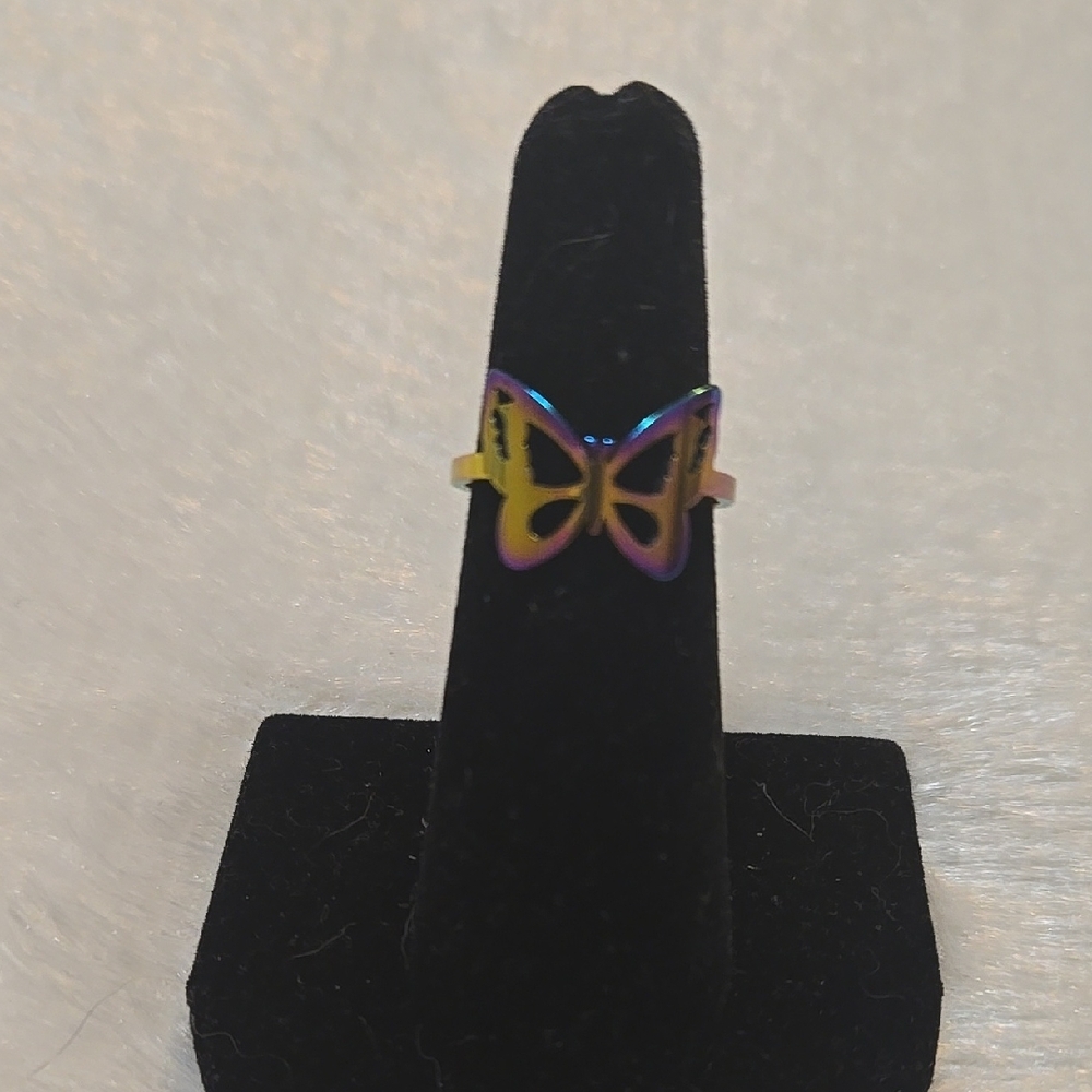 Gold Butterfly Irredescent Ring with Delicate Design.5.5